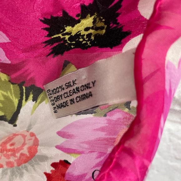 Oscar by Oscar De La Renta Pink & Black Floral 100% Silk Vintage Scarf - Picture 5 of 5